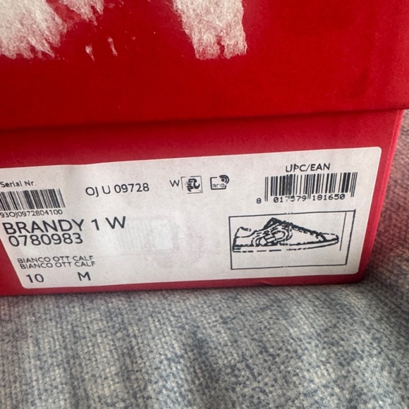 Salvatore Ferragamo Classic White Sneakers - Picture 10 of 10